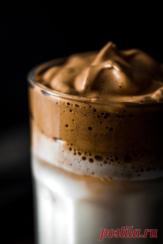 Dalgona Coffee or whipped coffee is a great way to spice up your mornings (or afternoons!) with a super easy, creamy and fluffy coffee flavoured drink!