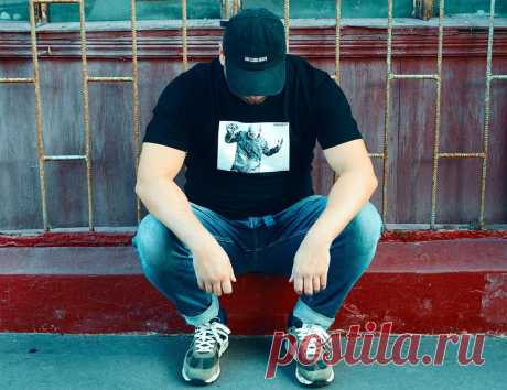 СТОИТ ЛИ ФУТБОЛКА CARHARTT WIP СВОИХ ДЕНЕГ? ЦЕНА ФУТБОЛКИ 5 500 РУБЛЕЙ
История Carhartt WIP начинается с 1994 года, хотя бренд Carhartt существует еще с конца XIX века, когда появилась компания по производству рабочей одежды. В конце XX века эта одежда стала пользоваться популярностью не только у рабочих, но и у представителей уличной культуры, музыкантов и поклонников стиля гранж и панк. Именно...
Читай дальше на сайте. Жми подробнее ➡