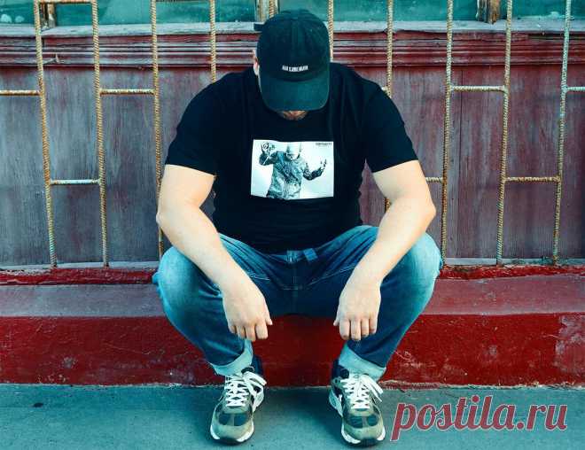 СТОИТ ЛИ ФУТБОЛКА CARHARTT WIP СВОИХ ДЕНЕГ? ЦЕНА ФУТБОЛКИ 5 500 РУБЛЕЙ
История Carhartt WIP начинается с 1994 года, хотя бренд Carhartt существует еще с конца XIX века, когда появилась компания по производству рабочей одежды. В конце XX века эта одежда стала пользоваться популярностью не только у рабочих, но и у представителей уличной культуры, музыкантов и поклонников стиля гранж и панк. Именно...
Читай дальше на сайте. Жми подробнее ➡
