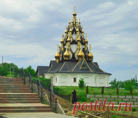 Серафимович, Усть-Медведицкий Спасо-Преображенский монастырь. 33 купола - возраст Христа.