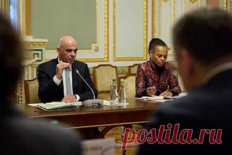 Швейцария предоставит Украине более 110 миллионов долларов. Швейцария намерена передать Украине более 110 миллионов долларов для гуманитарного разминирования. Об этом заявил президент страны Ален Берсе. «Мы считаем приоритетом гуманитарное разминирование на Украине, что имеет непосредственное влияние на улучшение продовольственной безопасности», — сказал глава государства.