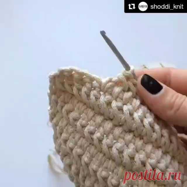 #Repost @shoddi_knit (@get_repost)
・・・
6 узор октября.
#shoddi_video
Очень простой в исполнении узор, но визуально совершенно противоположный)
.
• Для узора необходимо набирать любое количество петель.
• Все ряды, в том числе и первый , вяжем как показано в видео.
• Для подъема всегда 1 ВП.
• Нить советую вытягивать подлиннее. .
Вот и все) Жду вашей оценки)
На образце полиэфирный шнур от  @fomka_knit.by около 2мм, крючок 3мм.
.

Сохраняйте и мне лайк❤ не забудьте поставить...