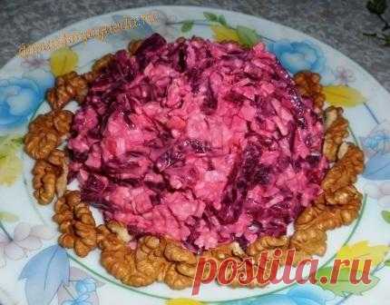 Салат "Розовый фламинго" со свеклой и крабовыми пальчиками