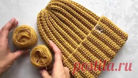 Вяжем шапку спицами красивой резинкой!
