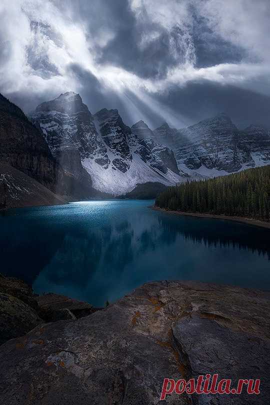 Enantiodromija | Moraine Lake in Banff by tedgorephotography/