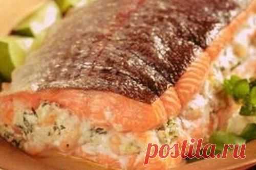 Фаршированный лосось с начинкой из креветок