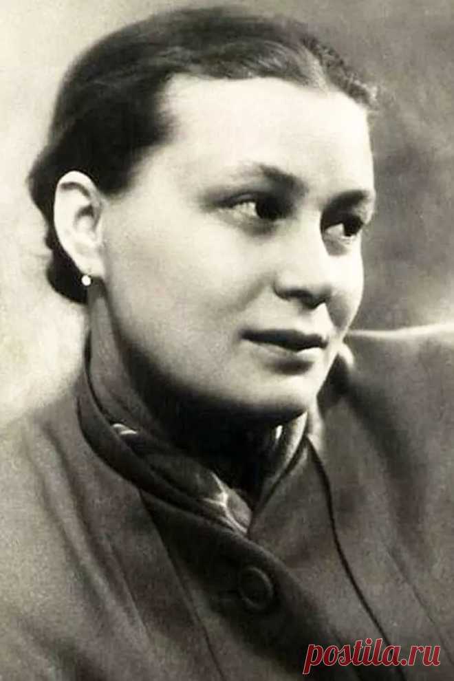 Тамара Алешина, 10 мая, 1919
 • 21 сентября 1999
