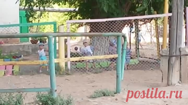Приехал за дочкой в садик и прибавил музыку,а тут)))