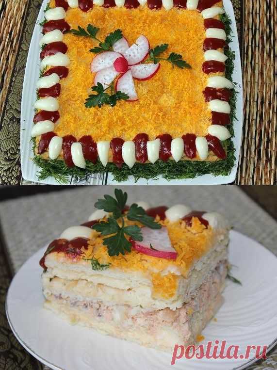 Рыбный салатик - торт с крекерами - Простые рецепты Овкусе.ру
200-250 г - соленых крекеров (у меня ушло 36 шт.,)
  	1 банка - конс. рыбы (сайра, тунец, горбуша),
  	пучок зеленого лука ( я делала с красным луком )
  	4 - вареных яйца,
  	150 г - твердого сыра,
  	1 зуб. - чеснока,
  	майонез.