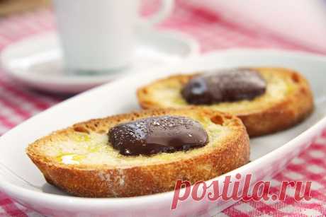 Кростини с шоколадом и солью.