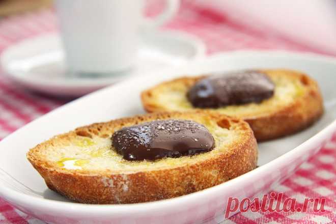 Кростини с шоколадом и солью.
