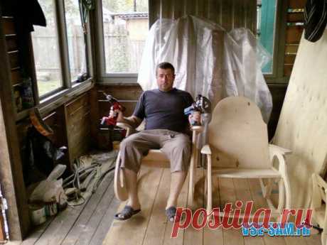 Кресло-качалка из фанеры, подкатной столик.