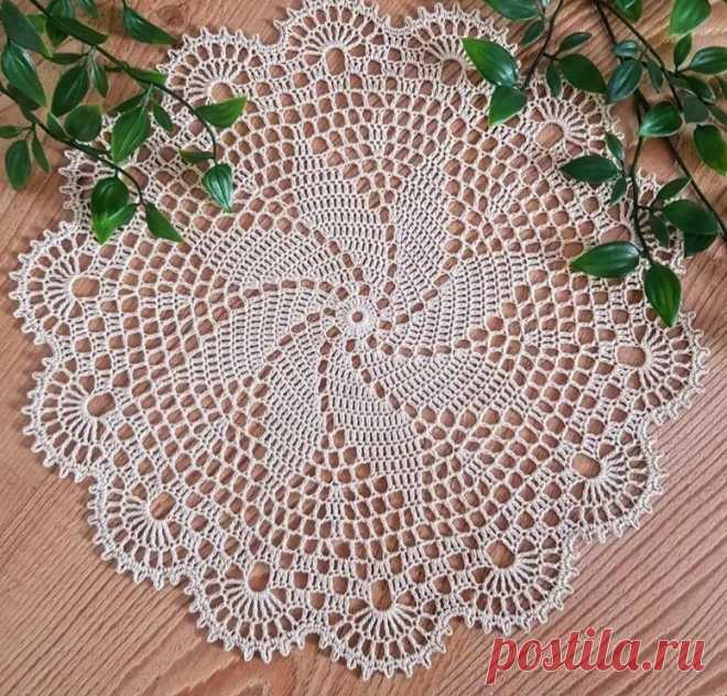 Салфетка и схема к ней. 
Вяжите с удовольствием.
А также возможен повтор;
Цена 700р+ доставка;
Для заказа пишите в лс.