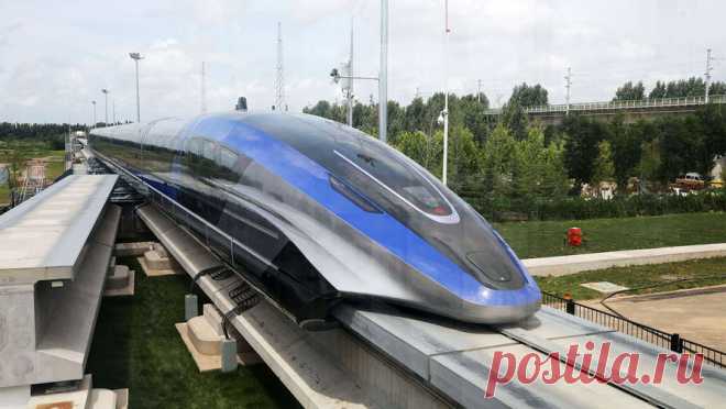Под Петербургом может появиться трасса "летающего" поезда. Рядом с Санкт-Петербургом появится трасса поезда на воздушной подушке, которая соединит метро и торговый центр "Мега-Парнас", сообщает ТАСС. Речь идет о создании монорельсовой транспортной системы (МТС) на воздушной подушке, ...