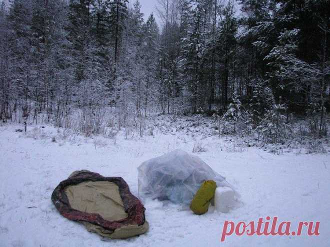 Постройка зимовья за 20 дней в заснеженном лесу