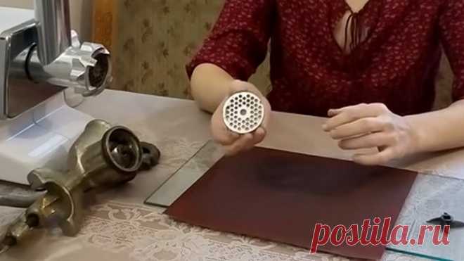 Хотите, чтобы мясорубка всегда работала идеально? Мы расскажем о простом трюке для этого ...