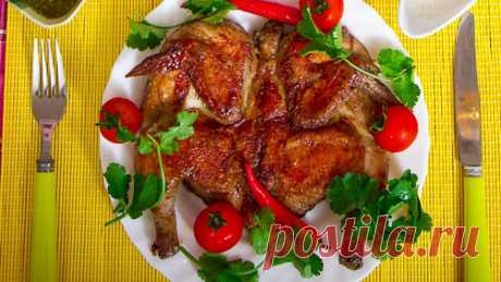 Цыпленок табака — рецепт вкусного грузинского блюда Цыпленок табака – рецепт пикантного и ароматного блюда кавказской кухни, давно завоевавшего немалую популярность вдали от территориальной Родины. Многие считают, что воспроизвести аутентичный вариант в домашних условиях чрезвычайно сложно, однако при подробном изучении вопроса становится понятно, что выполнить задачу сможет каждый желающий. Как приготовить цыпленка табака? Цыплята табака – рецепт приготовления элементарны...