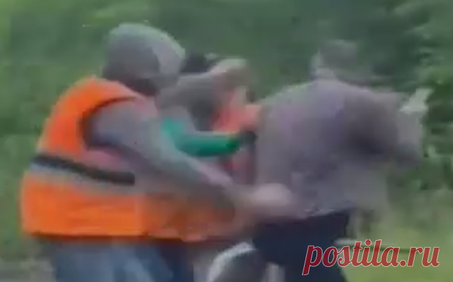 ФСБ задержала мигранта, готовившего поджог поезда. В городе Глазове в Удмуртии силовики задержали мигранта, который в соцсетях оправдывал теракт в «Крокус Сити Холл», а также планировал осуществить поджог поезда.