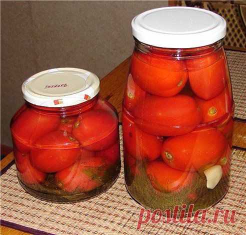 Закрываем помидоры без уксуса
В расчете на 3х литровую банку: 5 ст. л. сахара с горкой, 2 ст. л. соли без горки, 1 ч.л. лимонной кислоты. 
Помидоры уложить в банку. Из специй - чеснок 2-3 зубчика,перец горошком, гвоздика, корица кусочками. 
Залить кипятком, дать остыть, воду слить. В банку засыпать соль, сахар и лимонную кислоту. Залить повторно кипятком и закатать