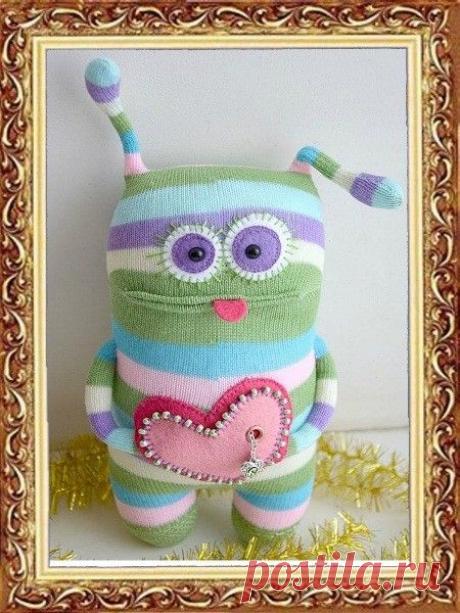 👌 Игрушки из носочков. 18 идей 7 мастер-классов, увлечения и хобби Наконец-то я добралась с ревизией и до коробки с носками-потеряшками. Всякий раз, стирая и складывая детские носочки, я обязательно нахожу один без пары. И куда их девать? Выброс...