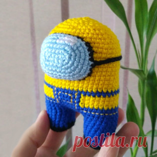 Among Us Миньон амигуруми. Схемы и описания для вязания игрушек крючком! Бесплатный мастер-класс от Марины Стовпец по вязанию персонажа игры Among Us в костюме миньона. Высота вязаной крючком игрушки примерно 11 см. Для изг…