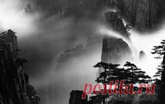 Пейзажный фотограф более 30 лет снимал свои любимые горы Хуаншань Многие века эту горную гряду воспевали китайские поэты и живописали художники. Ван Вушенг, очарованный красотой гор Хуаншань, фотографировал их на протяжении более трёх десятилетий.
Ван Вушенг (Wang W...