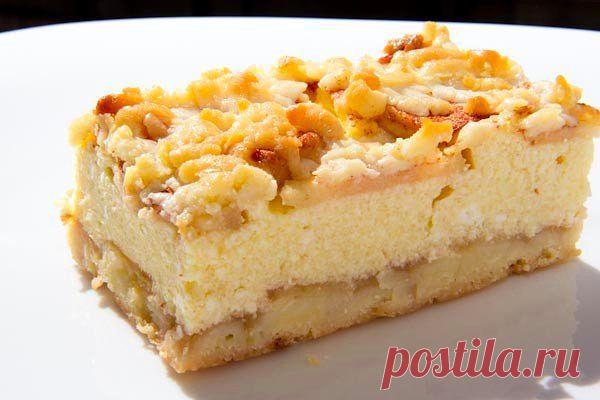 Пирог с творожной начинкой и яблоками.