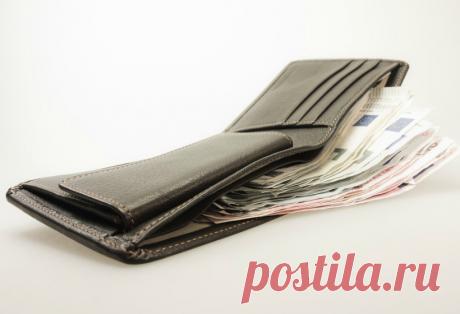 Где же хранить деньги, если нет желания отнести их в банк? О чем разговор? Да о деньгах же. И касается он всех, даже самых бедных. Поскольку для бедного потерять последнее — это удар ниже пояса....