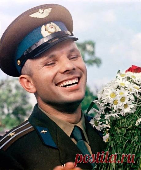 с Днем космонавтики!