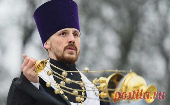 Умер воинский священник дивизии ВДВ, попавший под обстрел в зоне СВО. Клирик храма святого благоверного князя Александра Невского города Пскова иерей Александр Цыганов скончался из-за ранений, полученных в зоне специальной военной операции на Украине.