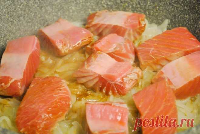 Тунец на луковой подушке – простой способ сочно приготовить любую рыбку | Кухня Технолога Пульс... Расскажу как приготовить рыбку на луковой подушке.