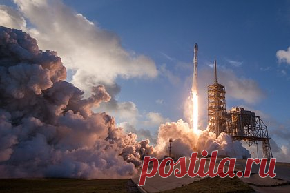 Главному конкуренту Маска рассказали об опасности России и Китая в космосе. Официальные представители Космического командования США рассказали американскому миллиардеру Джеффри Безосу, владельцу компании Blue Origin, считающейся одним из главных конкурентов SpaceX Илона Маска, об опасности России и Китая в космосе. Об этом сообщает издание SpaceNews.