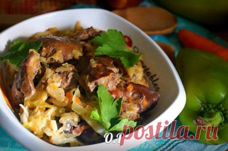 Рецепт от шеф-повара: куриная печень тушенная с капустой и плавленным сырком