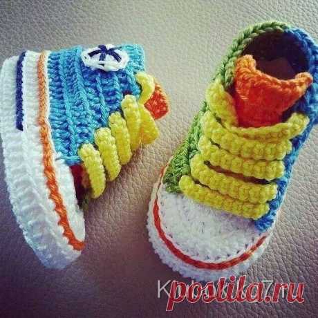 Вязаные кеды крючком для малышей и взрослых с описанием.