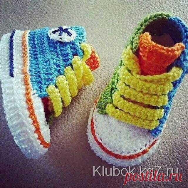 Вязаные кеды крючком для малышей и взрослых с описанием.