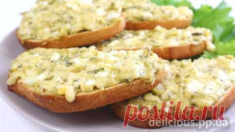 Горячие Бутерброды с сыром, яйцом и огурцом. Все мы иногда ищем что-то простое, недорогое и в то же время необыкновенно вкусное для быстрого перекуса. И что может быть лучше, чем горячие бутерброды,