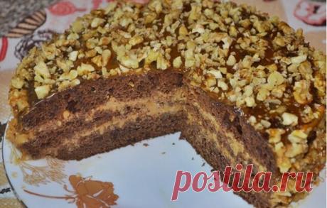 ОЧЕНЬ ВКУСНЫЙ ТОРТИК "ЧЕРНЫЙ ПРИНЦ" НА КЕФИРЕ 

Ингредиенты: 

Для теста: 
 1 яйцо, 
 1 стакан сахара, 
 2-3 чайные ложки какао, 
 1 стакан кефира, 
 1 чайная ложка соды, 
 1 стакан муки. 

Для крема: 
 200 г. масла, 
 0,5 стакана сахара, 
 250 г. сметаны. 

Приготовление: 

Яйцо взбить с сахаром до густой пены, добавить кефир, соду и еще раз взбить. Затем добавить муку, тесто должно быть похоже на густую сметану. Вылить в смазанную жиром высокую форму и печь при температу...