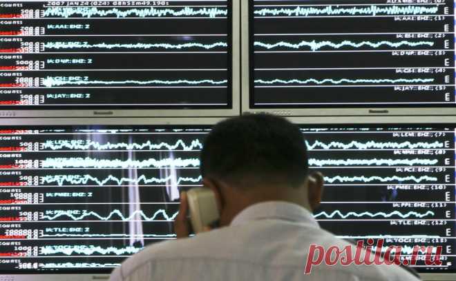 На севере Калифорнии произошло землетрясение магнитудой 7. Объявлено предупреждение о цунами. Жителей прибрежных районов Калифорнии и Орегона попросили покинуть береговую линию и подняться на возвышенность