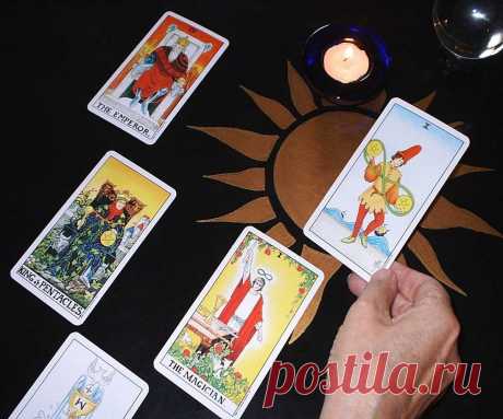 Как проводят бесплатные гадания? Гадания на картах Таро онлайн. Гадания онлайн на все случаи жизни 100% Гадания и предсказания Правдивые гадания онлайн на картах Таро. Бесплатное онлайн гадание позволит вам узнать ответ по любому вашему вопросу. Гадать можно на ближайшее будущее или