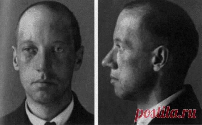 Николай Гумилёв расстрелян в 1921 году.