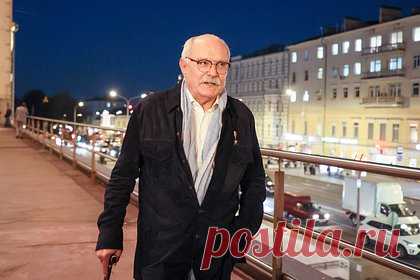 Никита Михалков поделился мнением насчет уехавших из России артистов. Режиссер, председатель Союза кинематографистов России Никита Михалков поделился мнением насчет уехавших из России артистов. Кинодеятель поведал, что теперь страна не нуждается в уехавших публичных личностях, так как их места заняты другими деятелями культуры, которые не могли пробиться ранее.