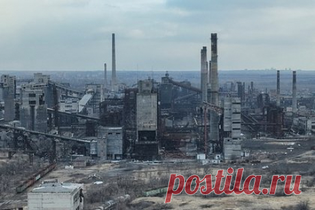 В ДНР сообщили о случаях добивания ВСУ неспособных покинуть Авдеевку наемников. Бойцы Вооруженных сил Украины добивали иностранных наемников, неспособных самостоятельно покинуть Авдеевку, рассказал советник главы Донецкой народной республики Игорь Кимаковский. По его словам, тела были обнаружены в направлении населенного пункта Ласточкино, что исключает вероятность гибели в бою.