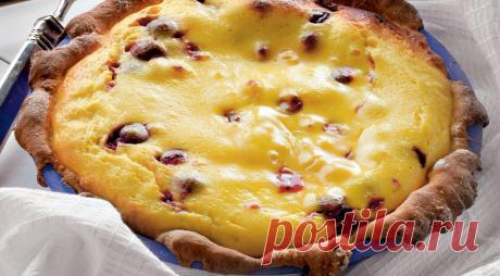 Очень вкусный пирог с черешней - Бабушкин Рецепт Когда появляется черешня – всех цветов, от кроваво-черного до солнечно-желтого, – до кулинарных экспериментов дело чаще всего не доходит. Мы съедаем ее, едва успев помыть. Но все же стоит отложить немного – для пирогов и желе ИНГРЕДИЕНТЫ Для начинки: крупа манная – 1 ст.л. пудра сахарная желток яичный – 1 шт. черешня без косточек – 1,5 стакана яйцо […]