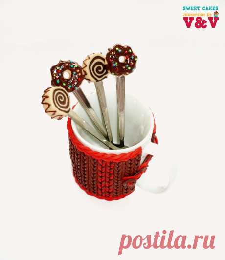 Сладкие ложки. Сладости изготовлены из полимерной глины.