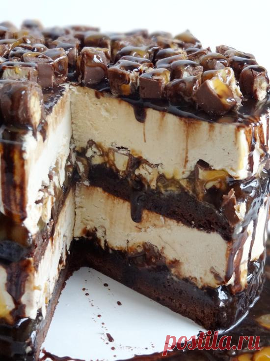 Snickers Peanut Butter Brownie Ice Cream Cake –