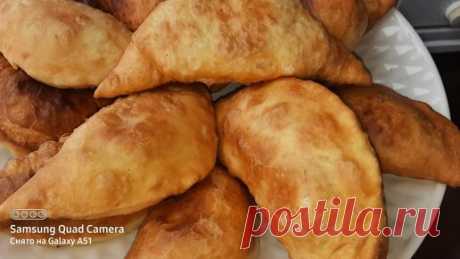 Так вкусно. Не впитывает Масло .Никто не верит что я готовлю их так просто АССАЛЯМУ АЛЕЙКУМ ДОРОГИЕ ДРУЗЬЯ ДОБРО ПОЖАЛОВАТЬ НА МОЙ КАНАЛ! 

РЕЦЕПТ 

МОЛОКО 200МЛ 
СОЛЬ 1Ч.Л НЕ ПОЛНЫЙ 
РАЗРЫХЛИТЕЛЬ 1Ч.Л 
МУКА 400ГР 

ОТВАРНАЯ…