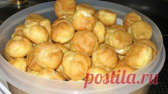 Профитроли. Очень простые и вкусные заварные пирожные! Тем, кто еще не решился сделать профитроли, напоминаю — заварные пирожные очень просты в приготовлении!