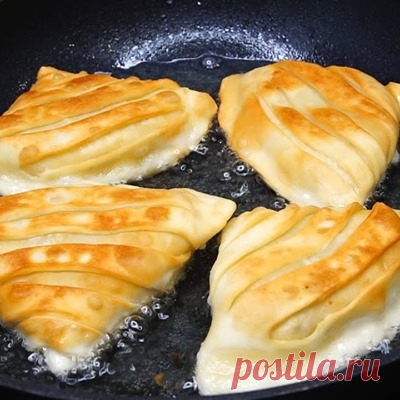 Готовим с Калниной Натальей Еще ВКУСНЕЕ Пирожков! Чудо, которое нужно обязательно попробовать! Можно жарить и выпекать в духовке. Индийская самоса. (Индийские пирожки). Тесто у них необычное оно без дрожжей и соды. Можно...