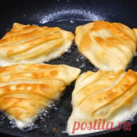 Готовим с Калниной Натальей Еще ВКУСНЕЕ Пирожков! Чудо, которое нужно обязательно попробовать! Можно жарить и выпекать в духовке. Индийская самоса. (Индийские пирожки). Тесто у них необычное оно без дрожжей и соды. Можно...
