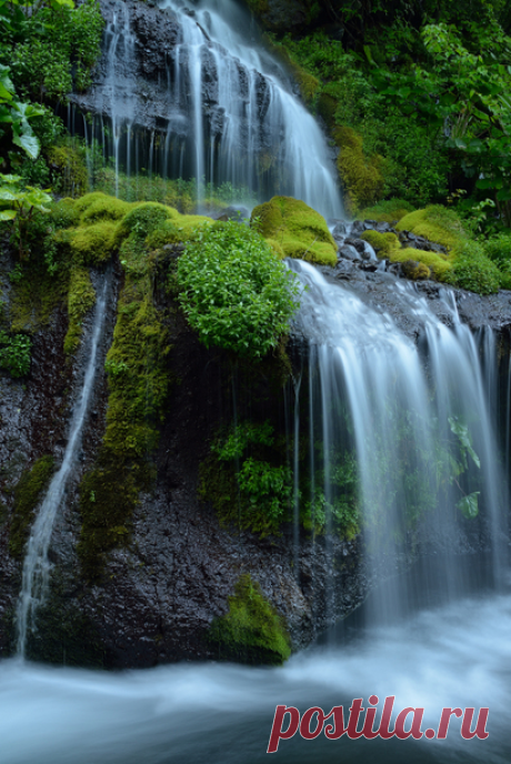 k641739021:
“(via 回想　吐竜の滝 | 自然・風景 ＞ 滝の写真 | GANREF)
”